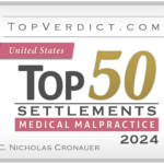 TopVerdict Top 50 Acuerdos extrajudiciales por Mala praxis médica 2024 insignia de reconocimiento Abogado Nicholas Cronauer
