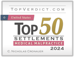 TopVerdict Top 50 Acuerdos extrajudiciales por Mala praxis médica 2024 insignia de reconocimiento Abogado Nicholas Cronauer